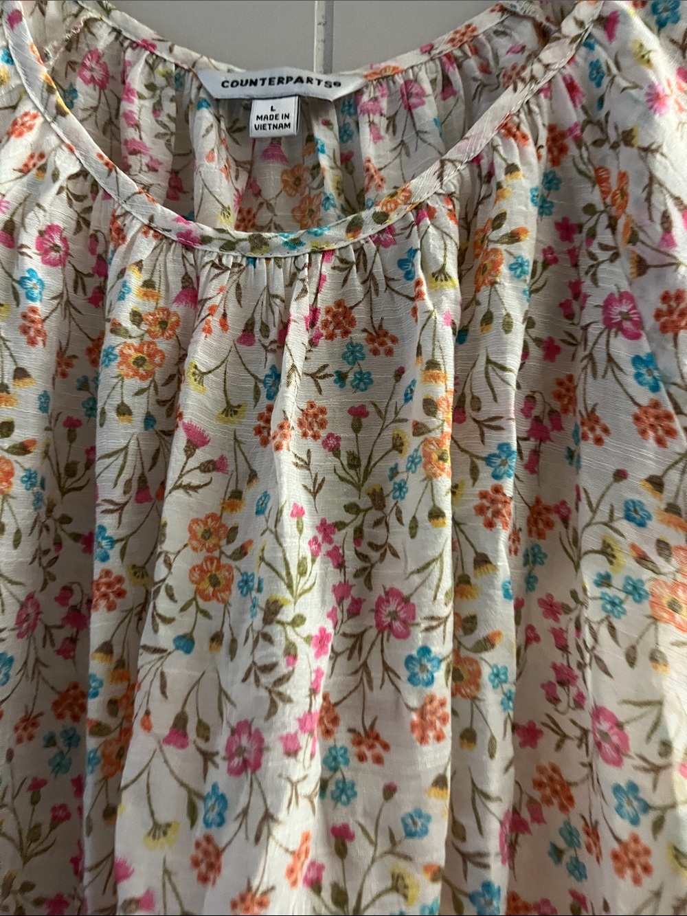 Lightweight White Floral Flutter Sleeve Tunic - Picture 7 of 13